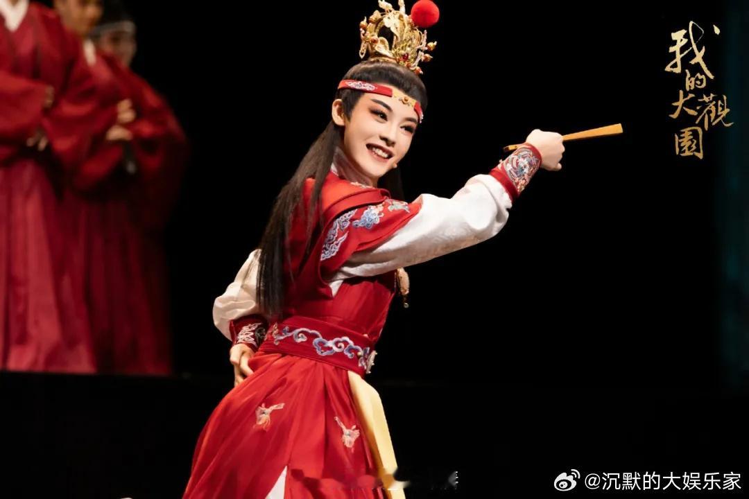 陈丽君就“贾宝玉是长子长孙”言论道歉。此前在一档访谈节目中，陈丽君谈及《红楼梦》