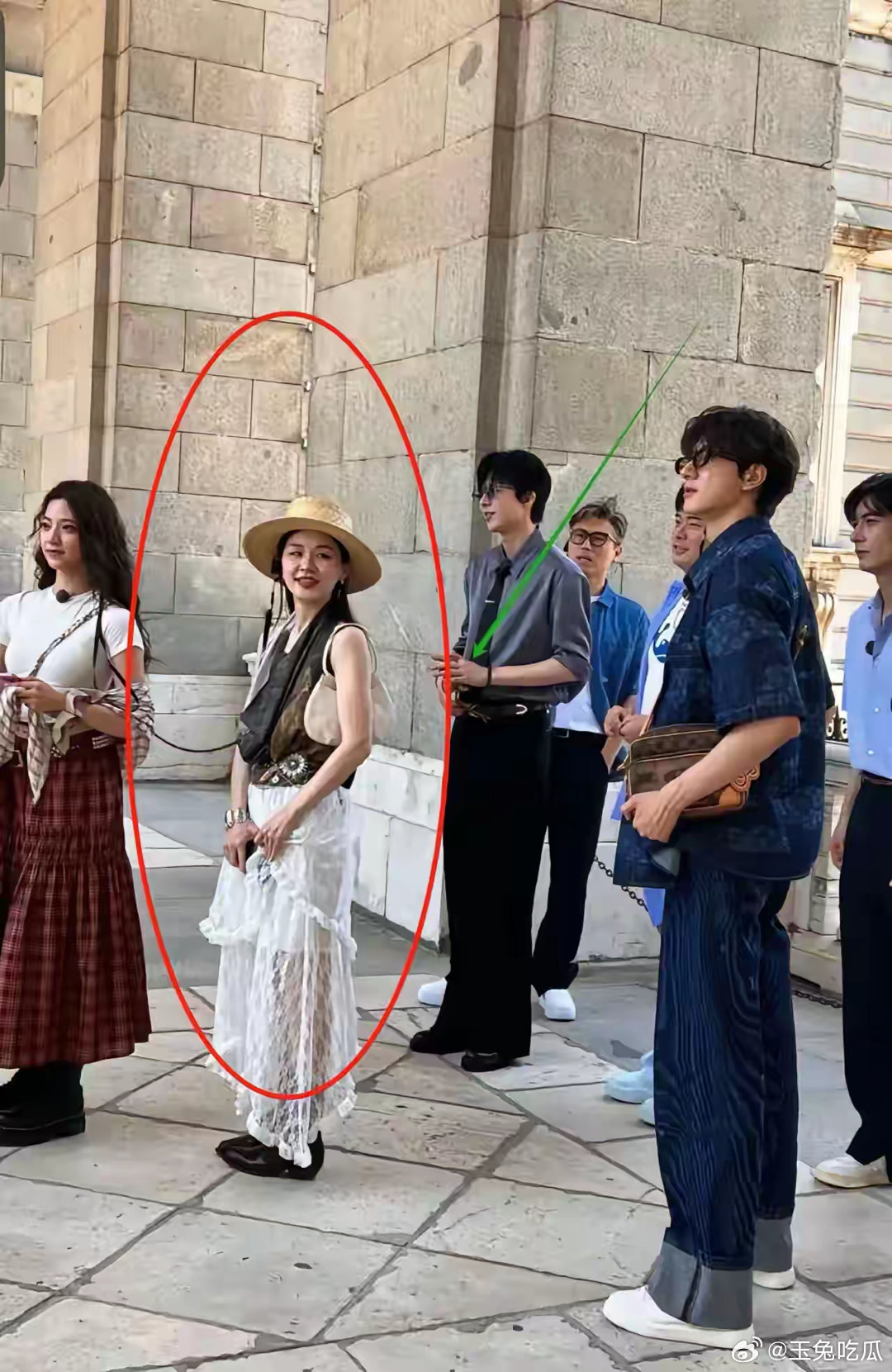 瞬间理解金靖了，为什么会这么好看了不是因为金靖年轻漂亮会打扮，也不是他老公不好她