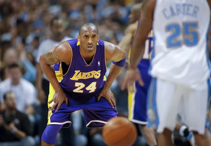 湖人自媒体Lakers Nation今日在社交媒体上发起了一场趣味互动：“谁是你