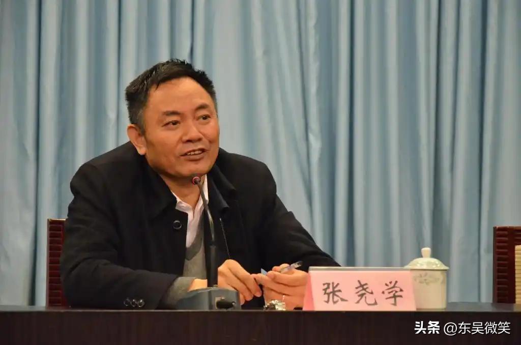 张尧学，1956年出生，湖南澧县人，中国工程院院士，计算机专家
1976~197