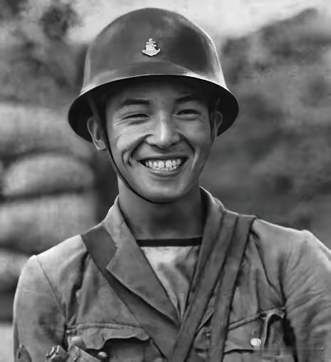 1939年新墙河血战，机枪卡死无法开火，上等兵绝境翻盘，一战封神
 
1939年