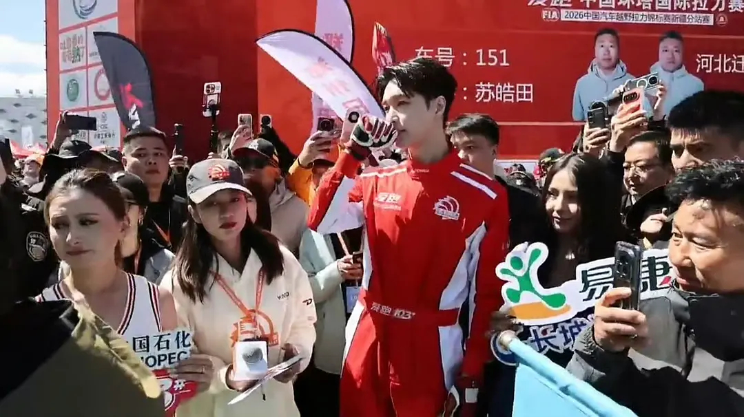 张艺兴现在比鹿晗还要嫩了 