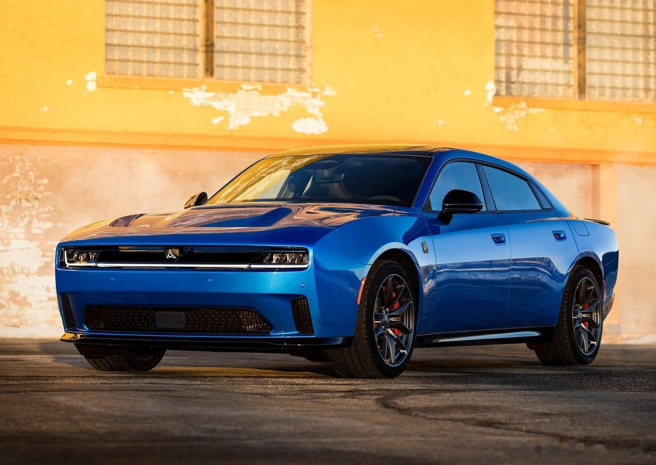 胖哥汽车频道[超话] 道奇发布2026款Charger Daytona。动力方面