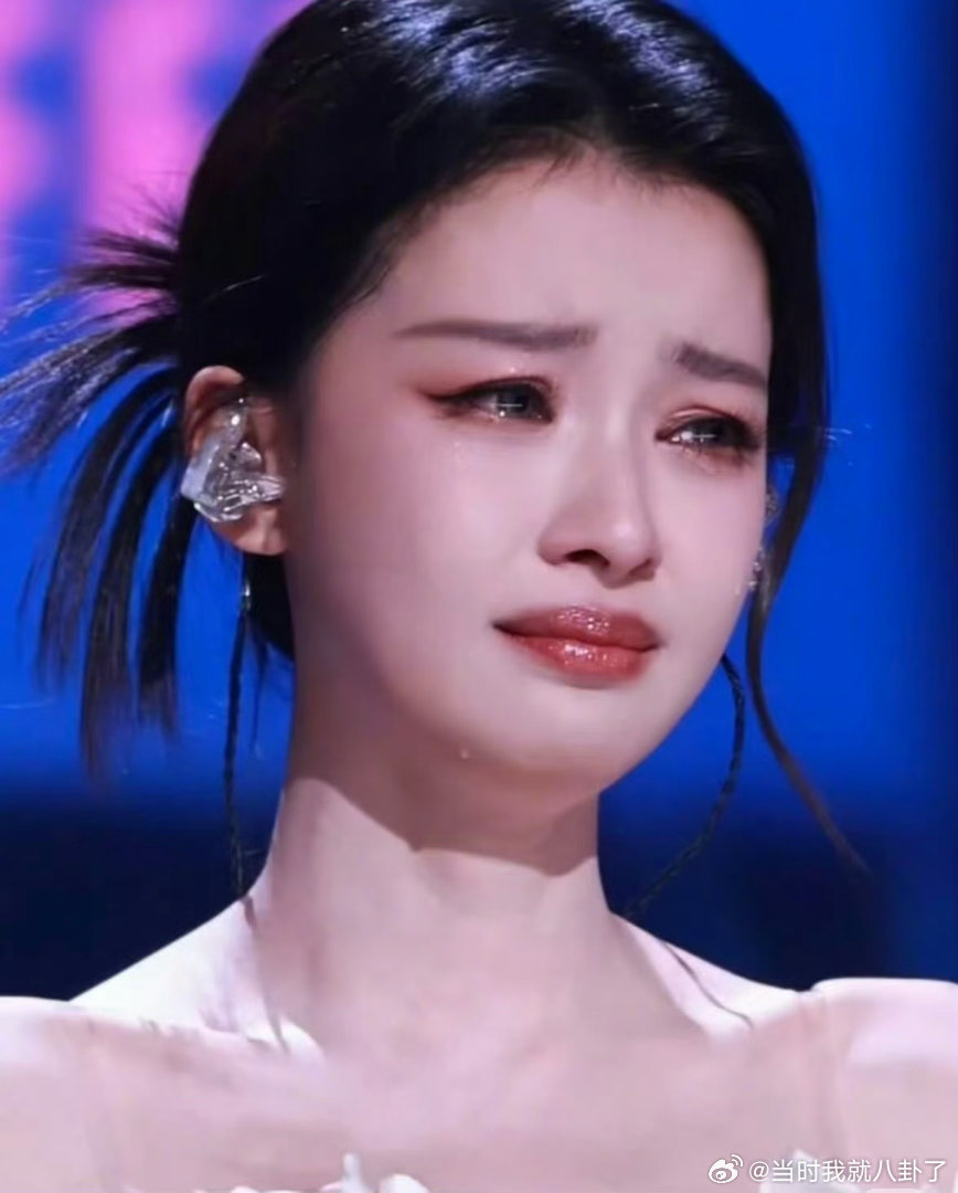 孙怡的底妆为什么哭不花孙怡简直就是底妆大师，舞台上大汗淋漓，流泪也不脱妆！孙怡的