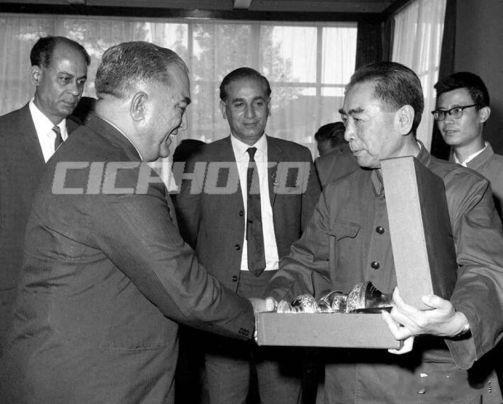 【周总理历史上的今天——5月26日】
1967年5月26日，周恩来总理在钓鱼台宾