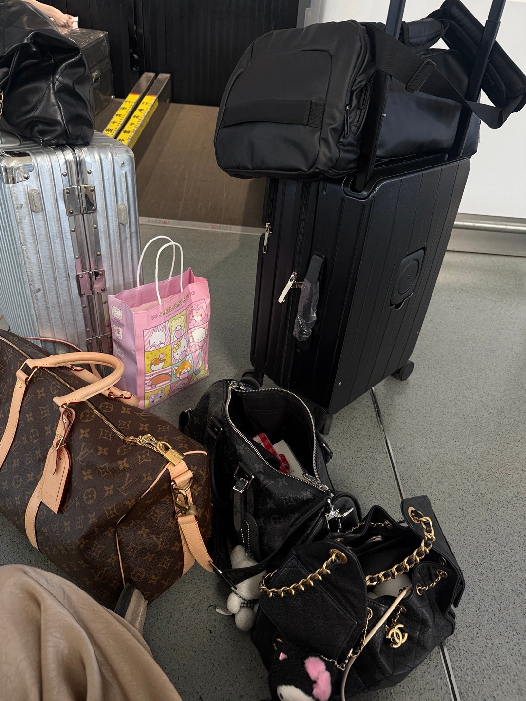 机场延误再取消真的好辛苦 ​​​