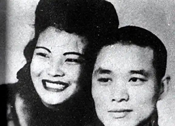 1980年，沈醉到香港看望改嫁前妻，栗燕萍惊慌地嘱咐现任丈夫：“他若抽我耳光，你