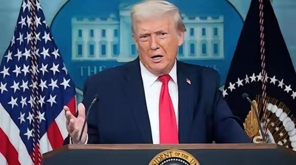 特朗普又点名台湾了，直接把两岸都看懵了！
他说，台湾那个地方需要我们罩着，但他们