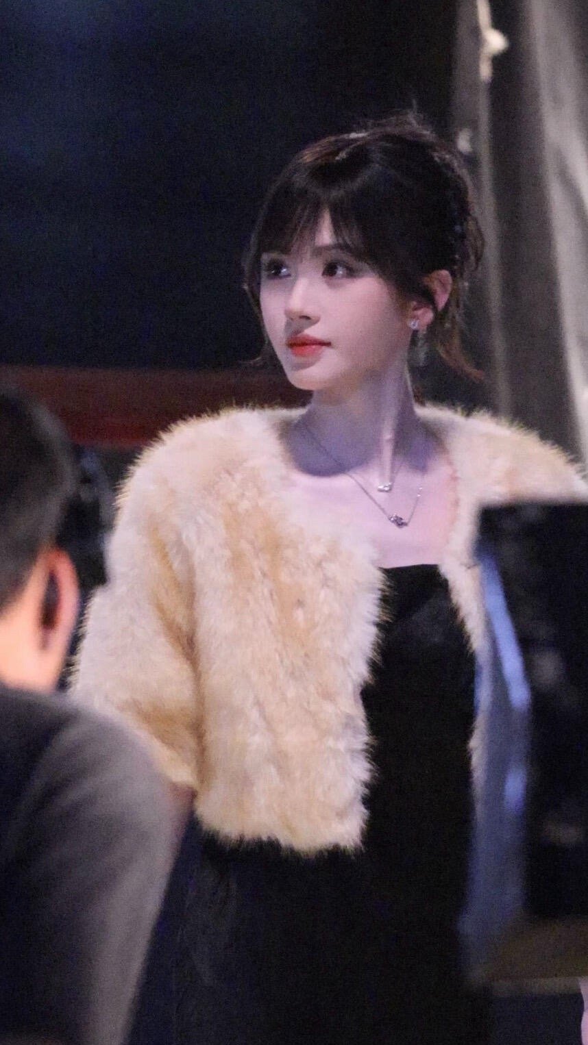 鞠婧祎 🍊鞠婧祎苏绿夏 🥰那一天晴天☀️阳光气息有一点咸💦今天也晴天🌥️