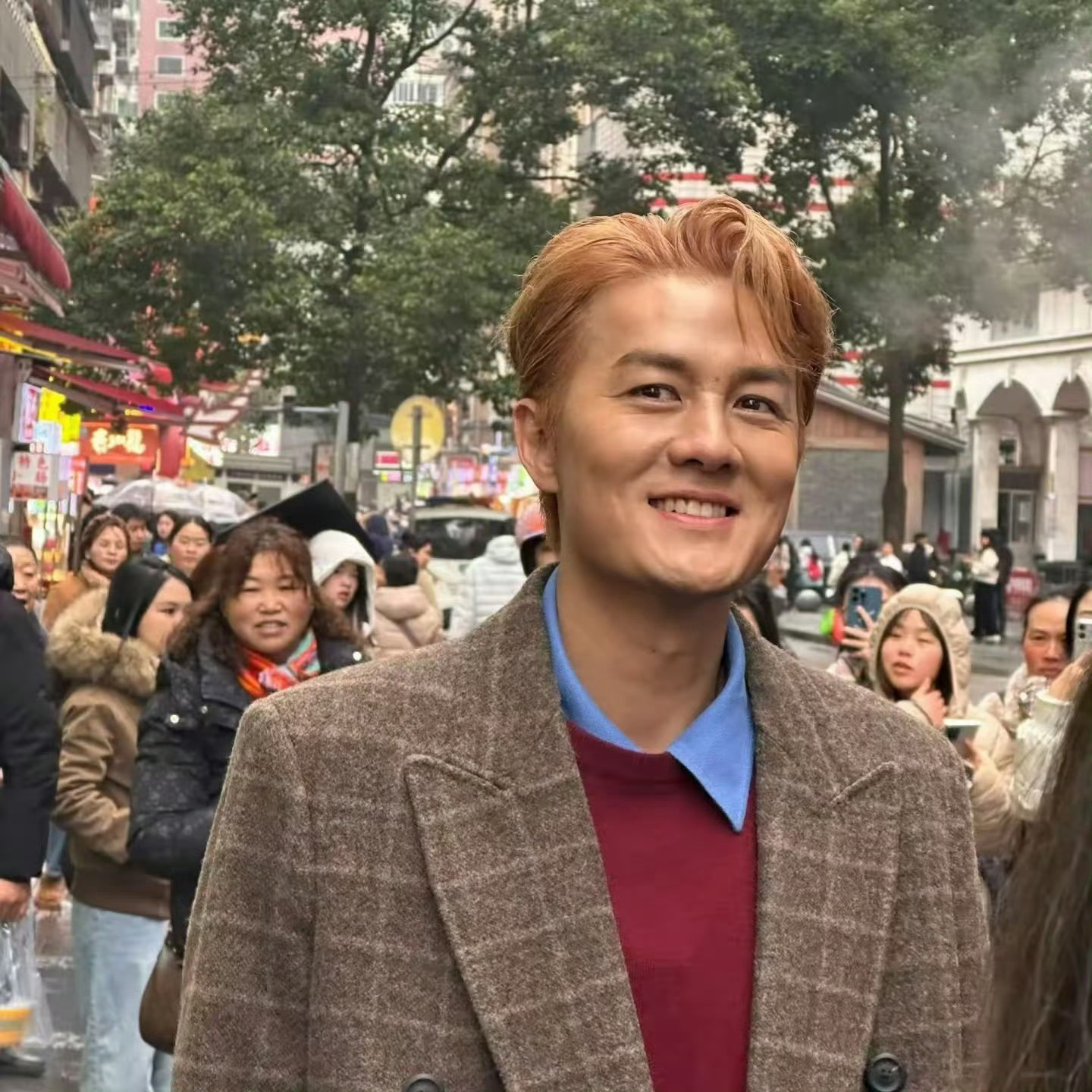 吴克群手写奖状被印上奶茶小票吴克群把接地气浪漫玩出新高度，助农帮扶、被这独特操作