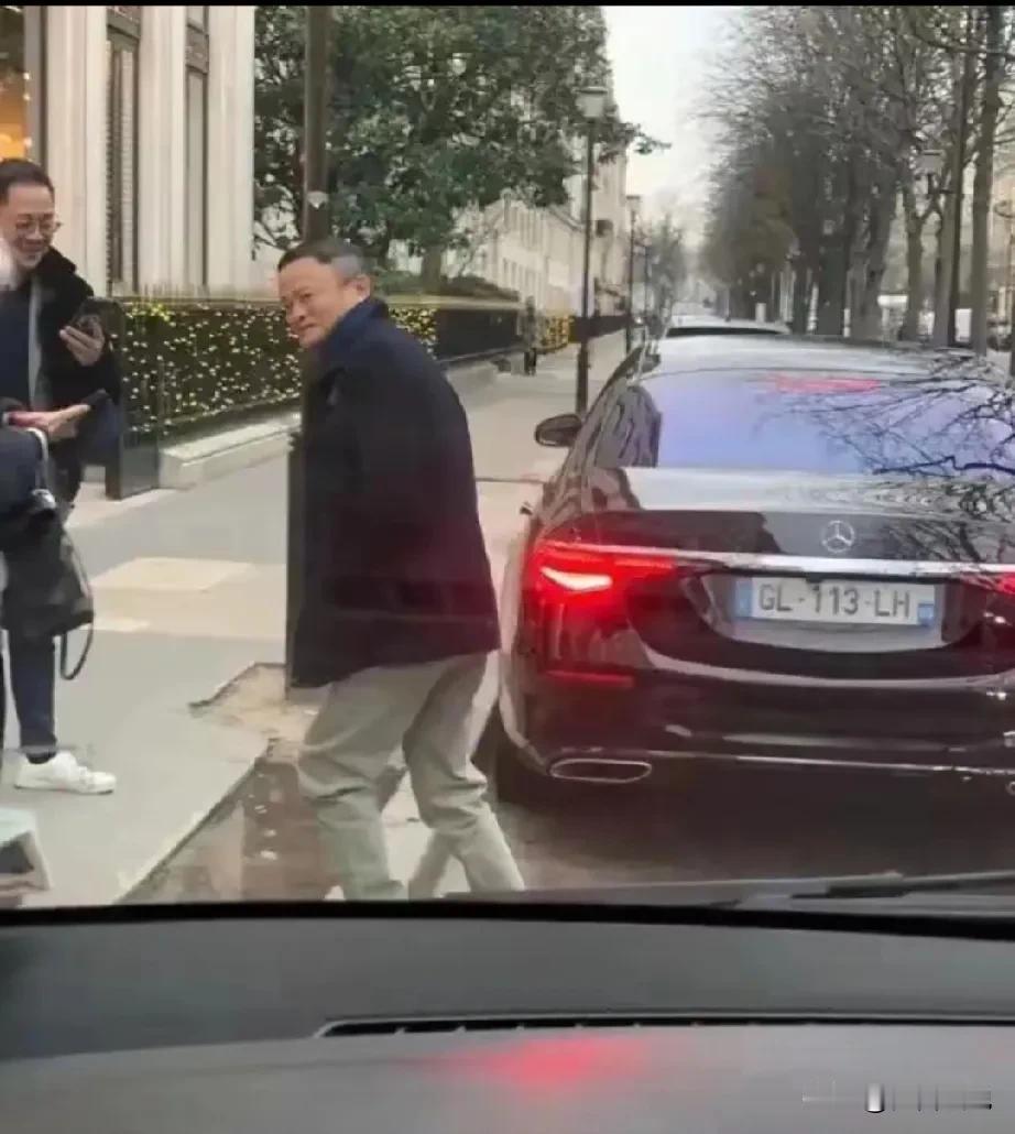 人一定要注意，平台是你高光牛掰的资本，不是能力，没了平台，你啥也不是。
有平台时