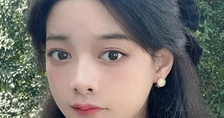 贵州黔西脑瘫女孩拍化妆视频走红，两三百张只有一张看起来正常一点，还喜欢做甜品、修改