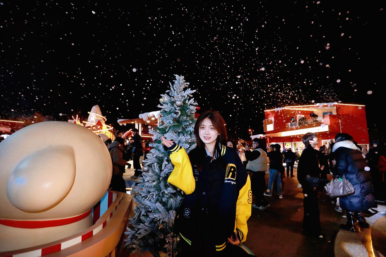 太原人像摄影约拍跟拍万象城迎新年人像原创原图直出照片雪花雪花你别走