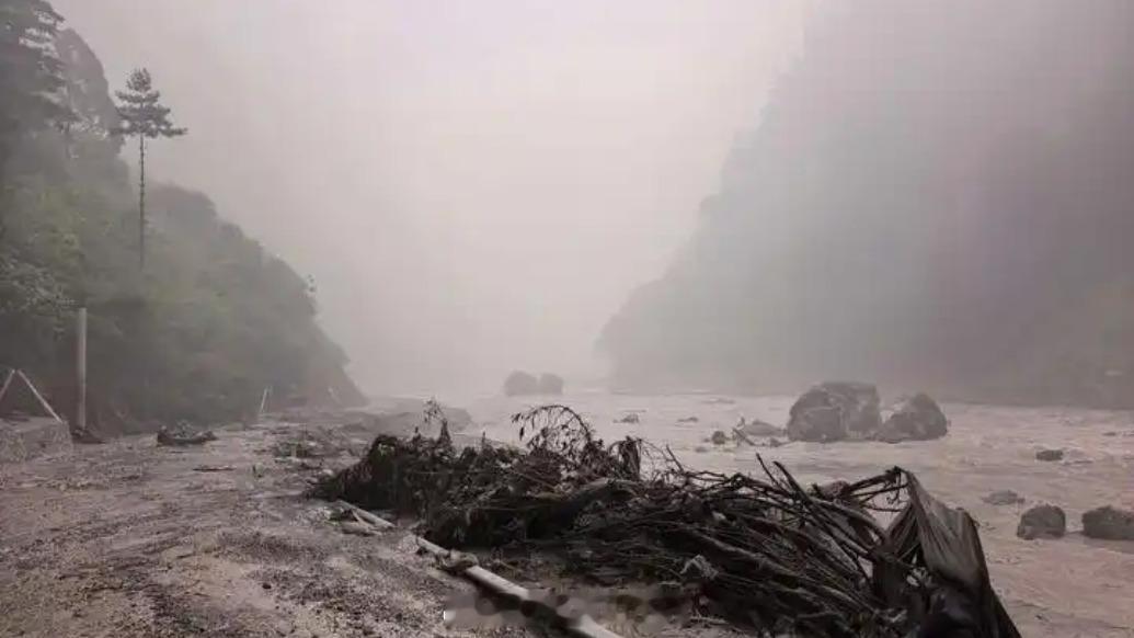 西藏泥流石遇难3人失联558人 ​​​