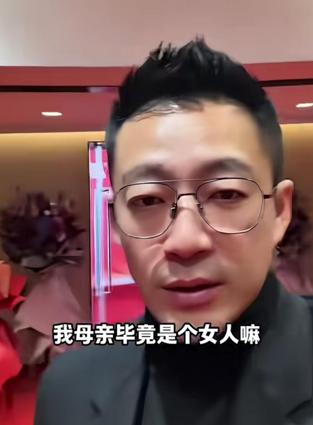 汪小菲终于成熟了，懂得心疼妈妈张兰了。汪小菲说：我妈毕竟是个女人嘛，她奋斗了一辈
