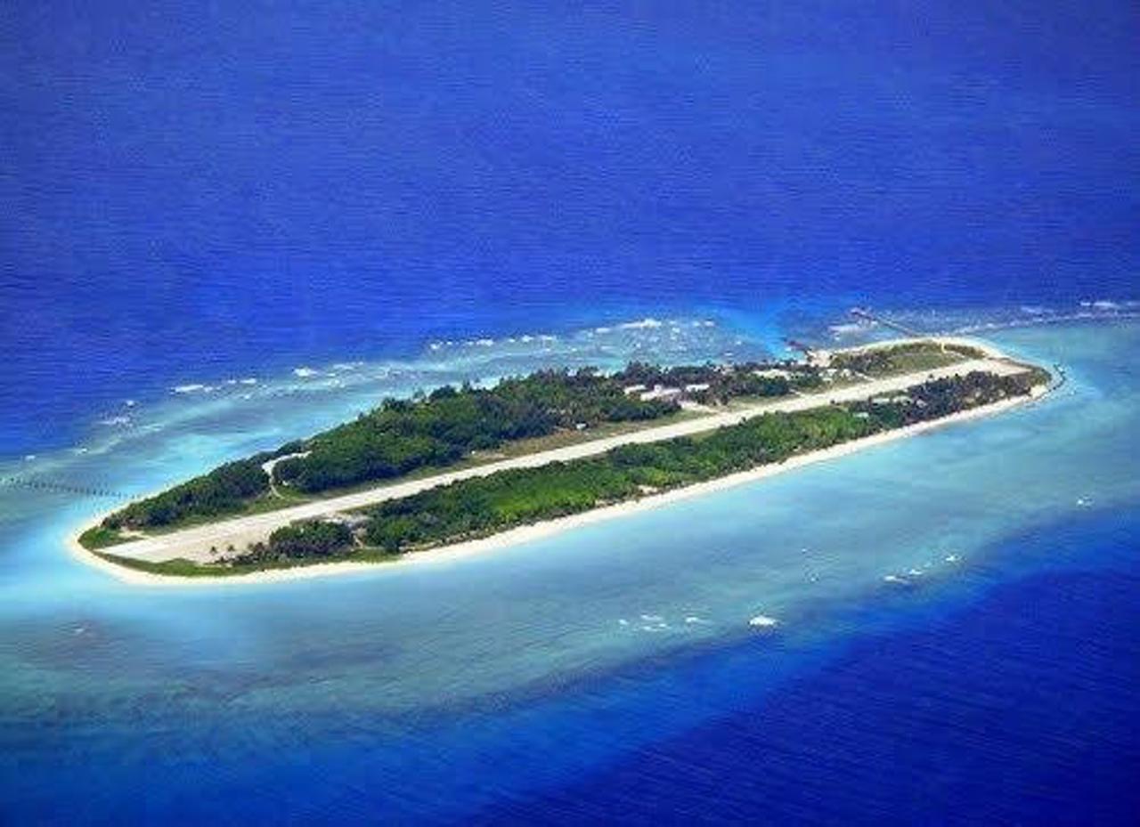 日本彻底把自己坑了，你谈“南海仲裁案”，就别怪我们讨论冲之鸟礁。

不知不觉间，