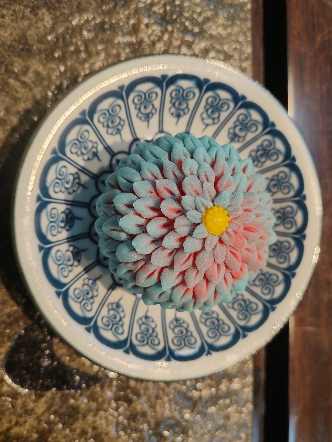 佛果，很多人见过却没吃过！大家看了这个果，一是充满了美感，另外就是不但好看，还可