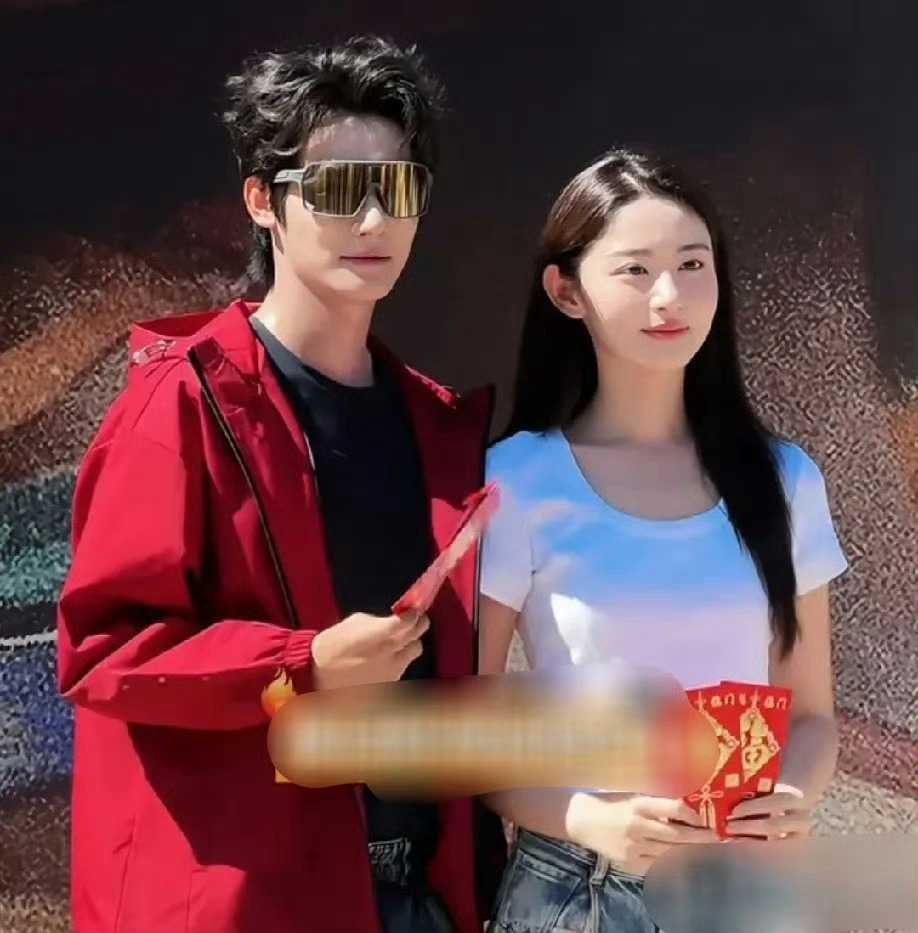 郑业成资源太虐了把，以前都是和谭松韵赵露思这种级别女星喝晕，现在赵晴都能当他的女