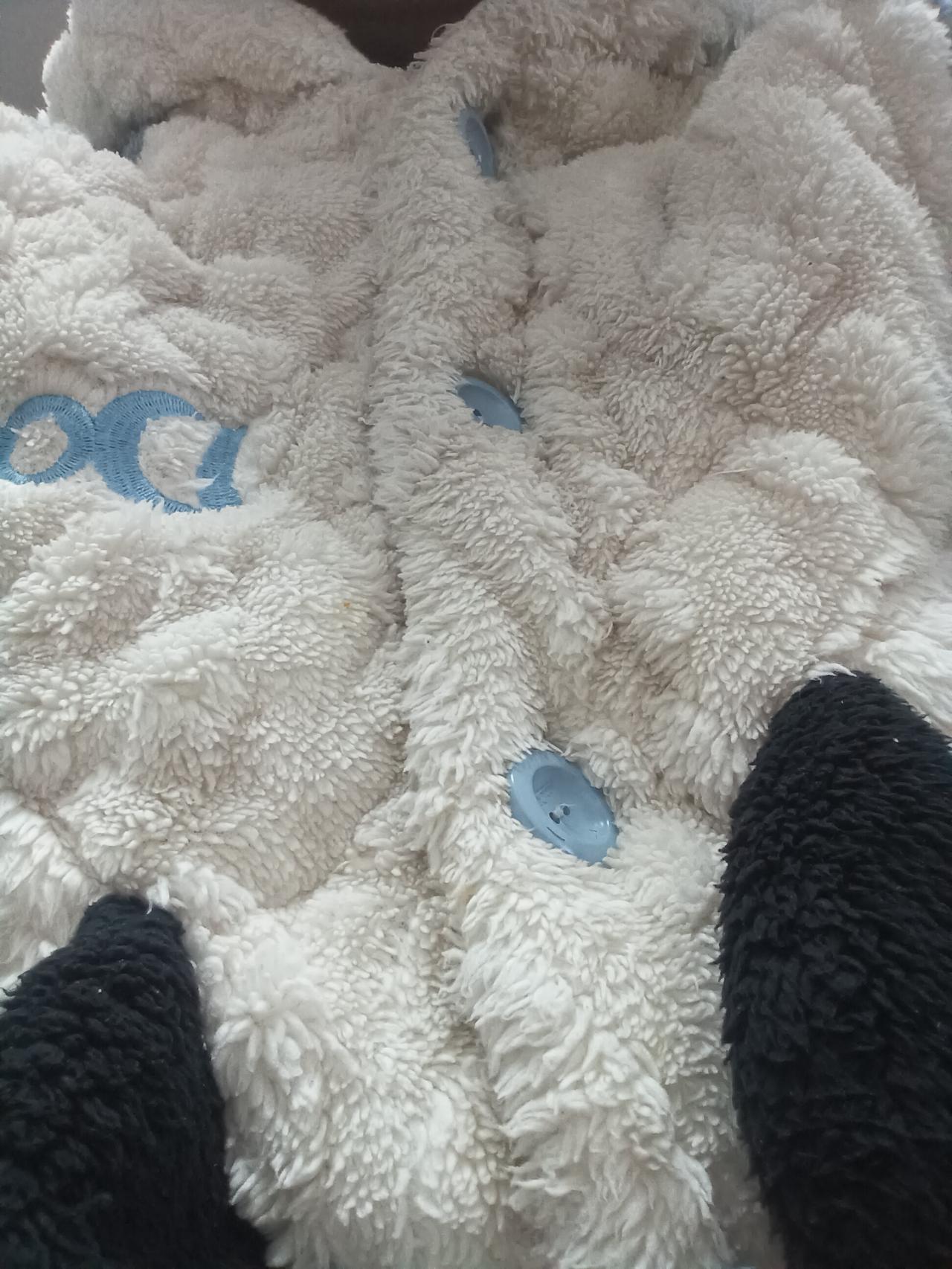 今天出门，真是冷得打哆嗦，我裹了好几层，厚得像个北极熊。后来才知道，穿得厚还冷，