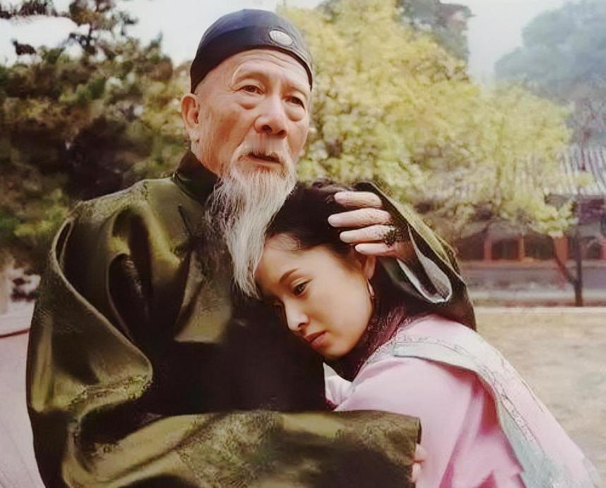 1881年，71岁的左宗棠娶了17岁的章怡为妾。洞房花烛夜，章怡说：“老爷，我来
