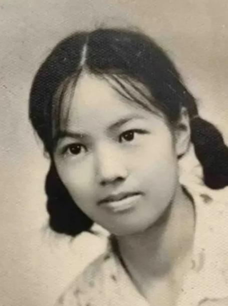 1984年，黄令仪接到通知，集成电路和芯片研发项目被叫停，她顿时脑子一片空白，冲