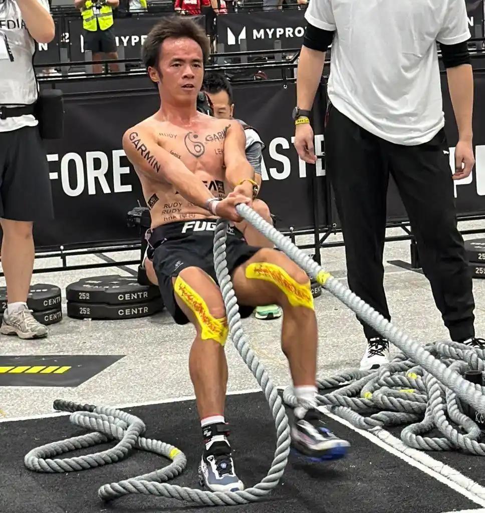 欧洲人在阿尔卑斯山垄断了16年的越野王座，终于被一个中国人掀翻了！赵家驹以65小