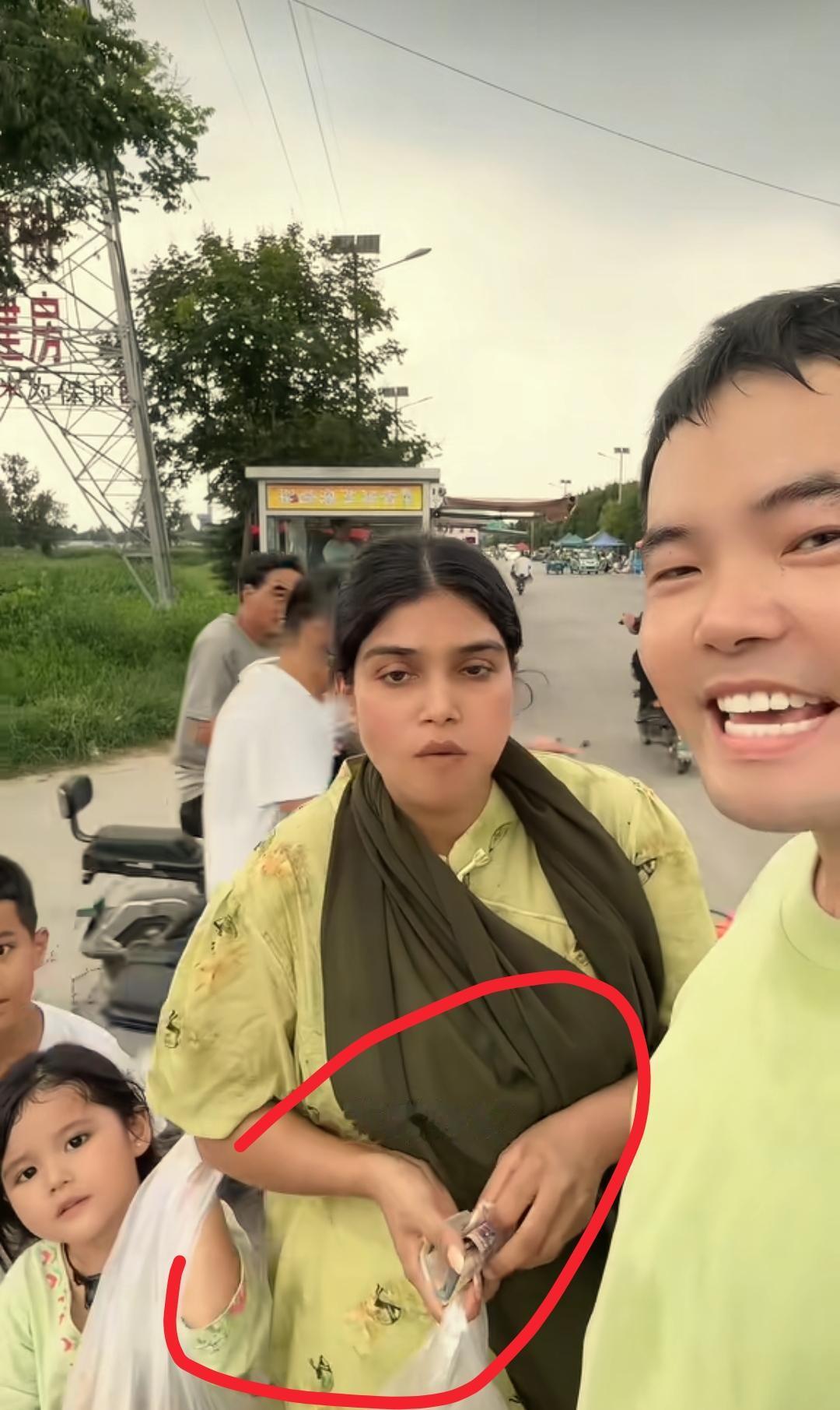 现在全网最糟心的人就是顺子了吧！
不是因为证件没全办好，也不是带货没人看
而是老