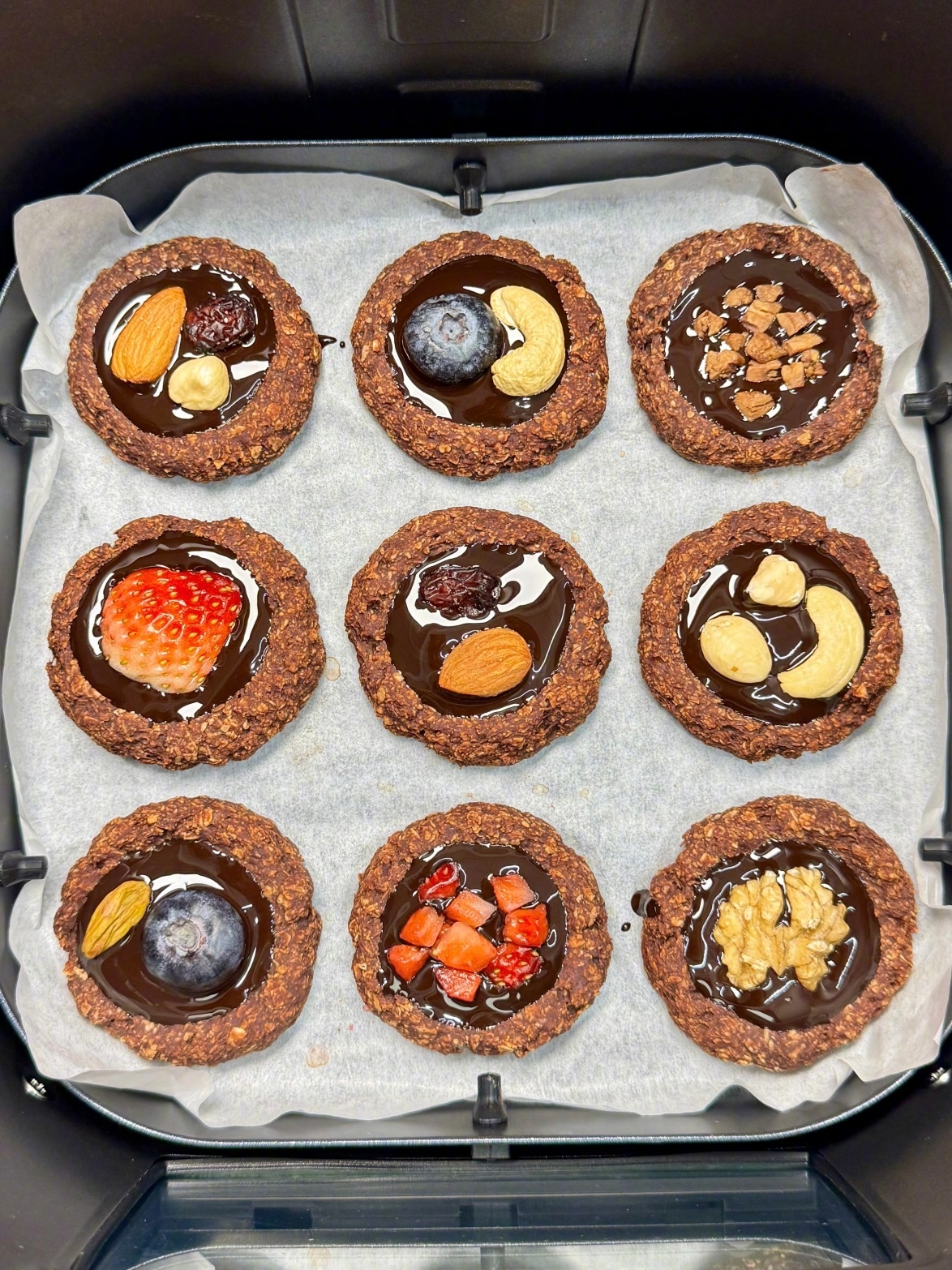 小团冒个泡 今天给团团做了美味健康的双重黑巧燕麦曲奇🍪答应我！有空气炸锅的一定