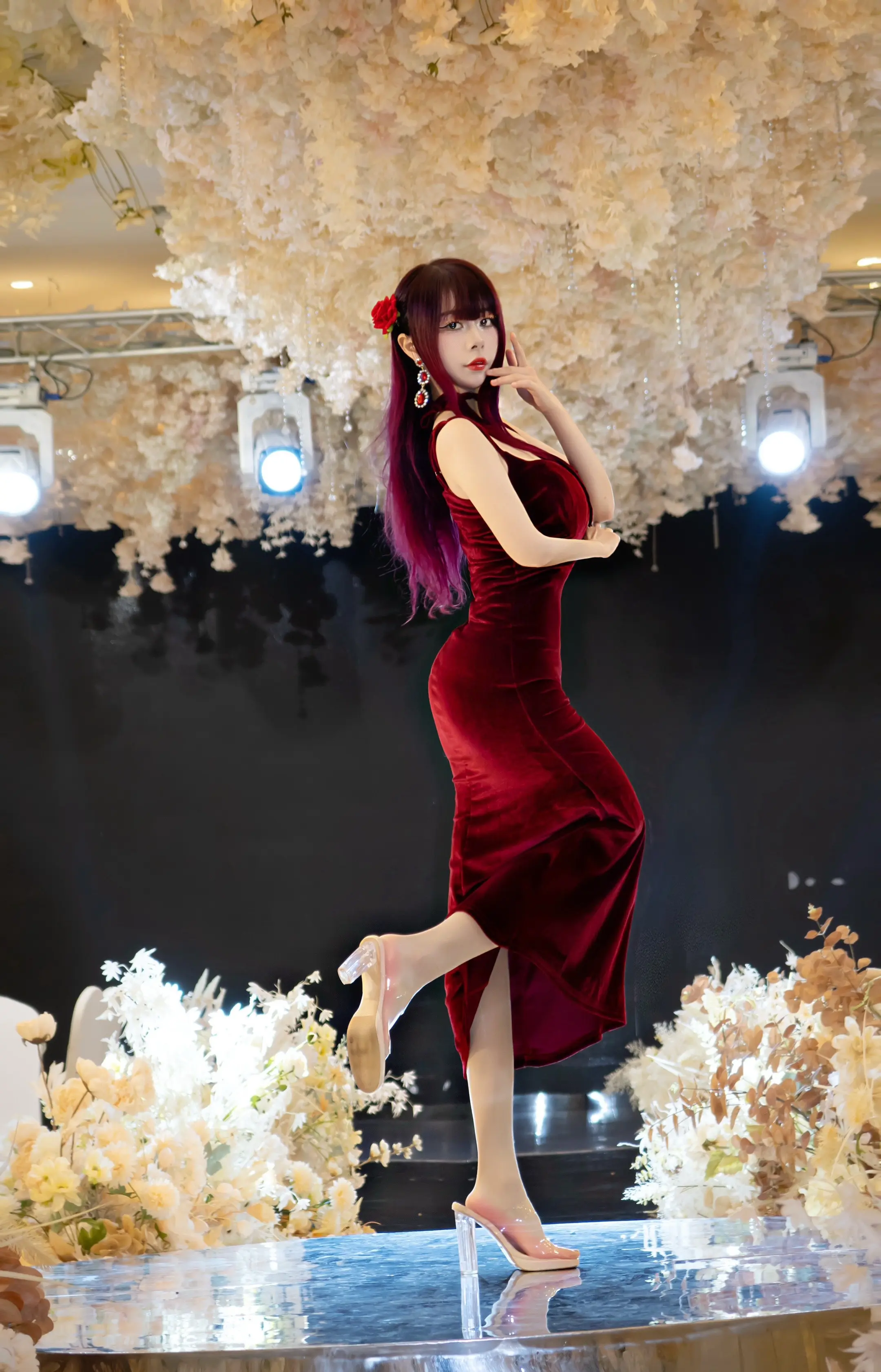 爱是盲目的蛇 是扭结的脐带 是生锈的铁 是幼犬的脚脖