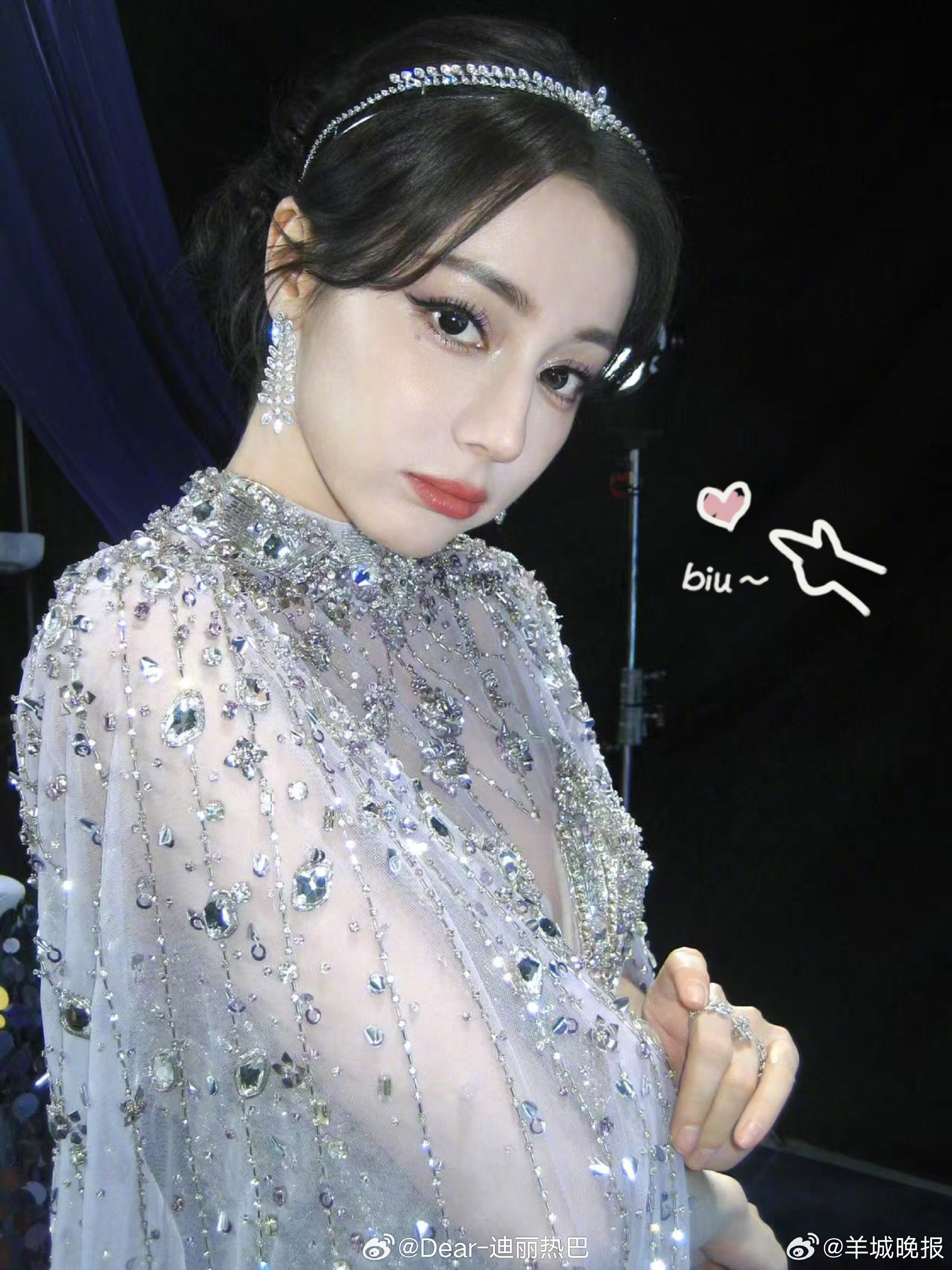 【#明星跨年出图#哪位女明星跨年出图，让你眼前一亮？】倒计时六个小时，我们就要迎