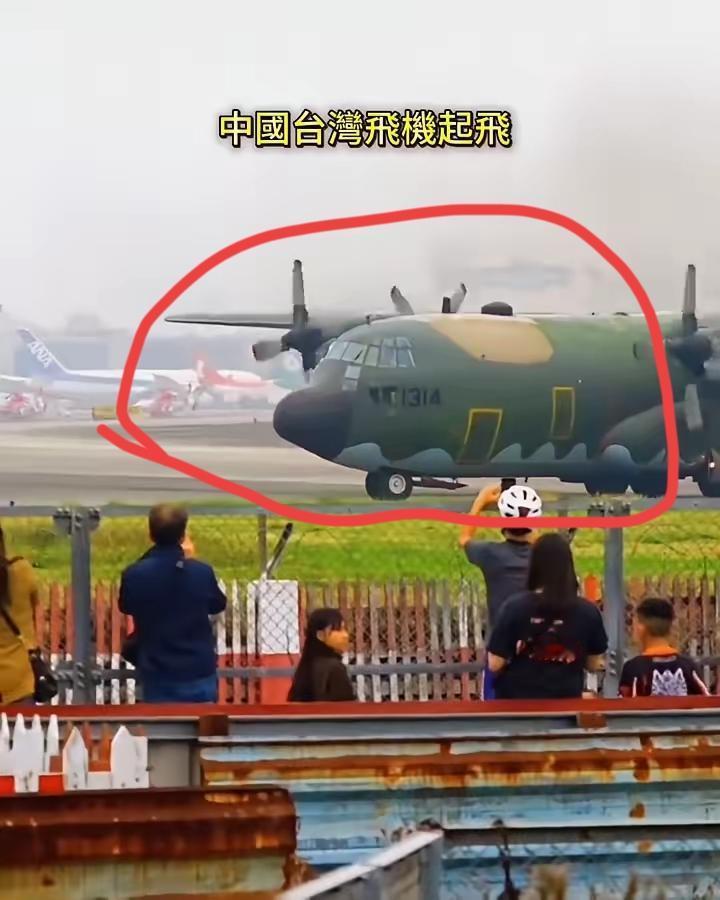 好震撼
大陆飞机在台北稳稳着陆
机型怎么这么象胖妞[我想静静]
