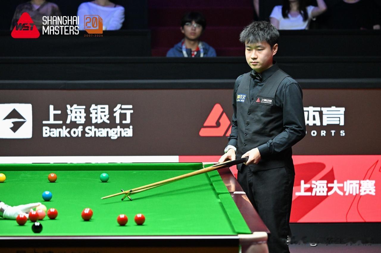 16进8轮次

全场比赛，赵心童打出三杆破百（112、100、101）和三杆50