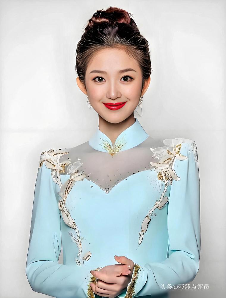 都说她那身粉色旗袍封神，可没人知道，39岁的刘心悦回到家，面对的是什么。
 
台