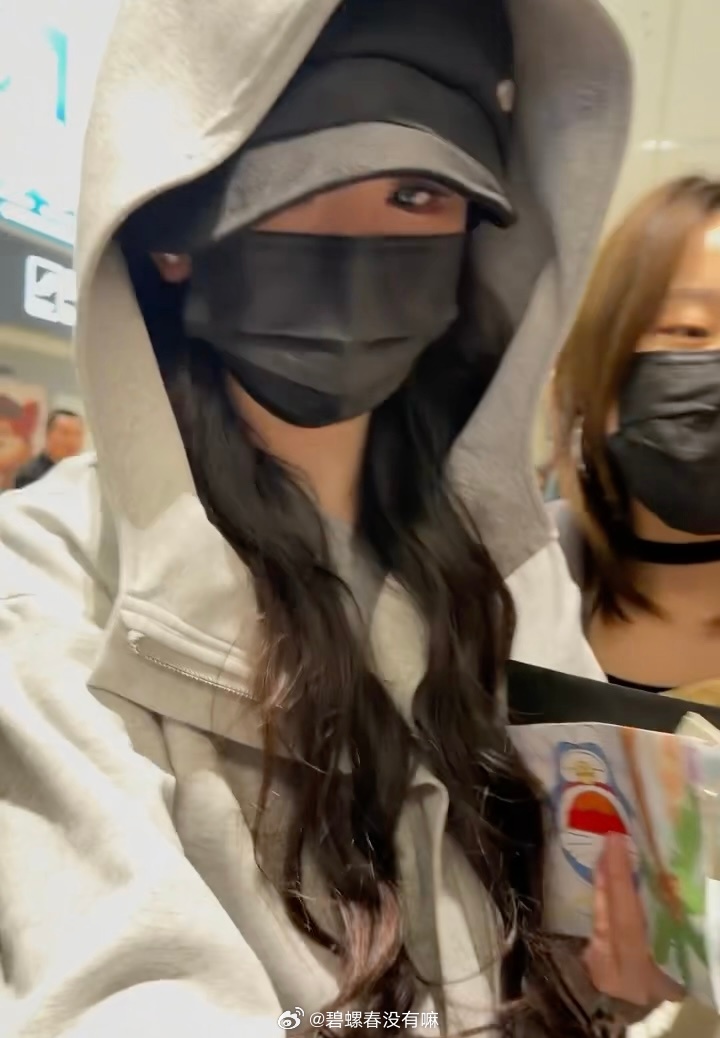 孔雪儿的手机壁纸竟然是cortis ？？？？ 