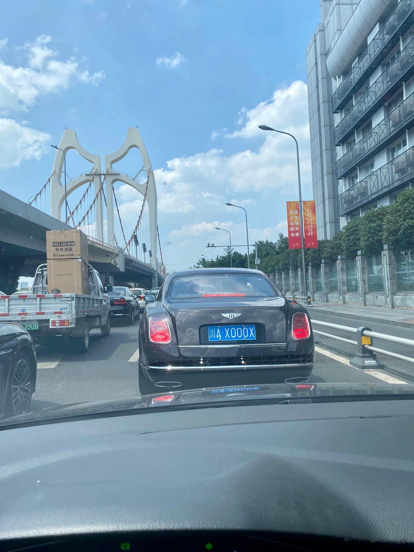 什么家庭能开得起这个车，资产没上亿不敢开这车吧？ ​​​
