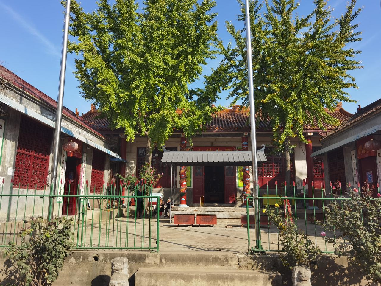 火神爷庙，我们镇上的有名的庙，每年二月会（我们家乡到这个时候有搭戏台子唱戏的习俗