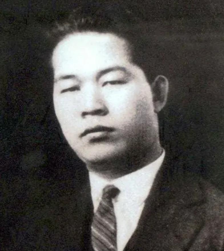 我翻了不少邓演达被害前后的。行刑那一段各种记载写得都很细，怎么提人、怎么谎称移往