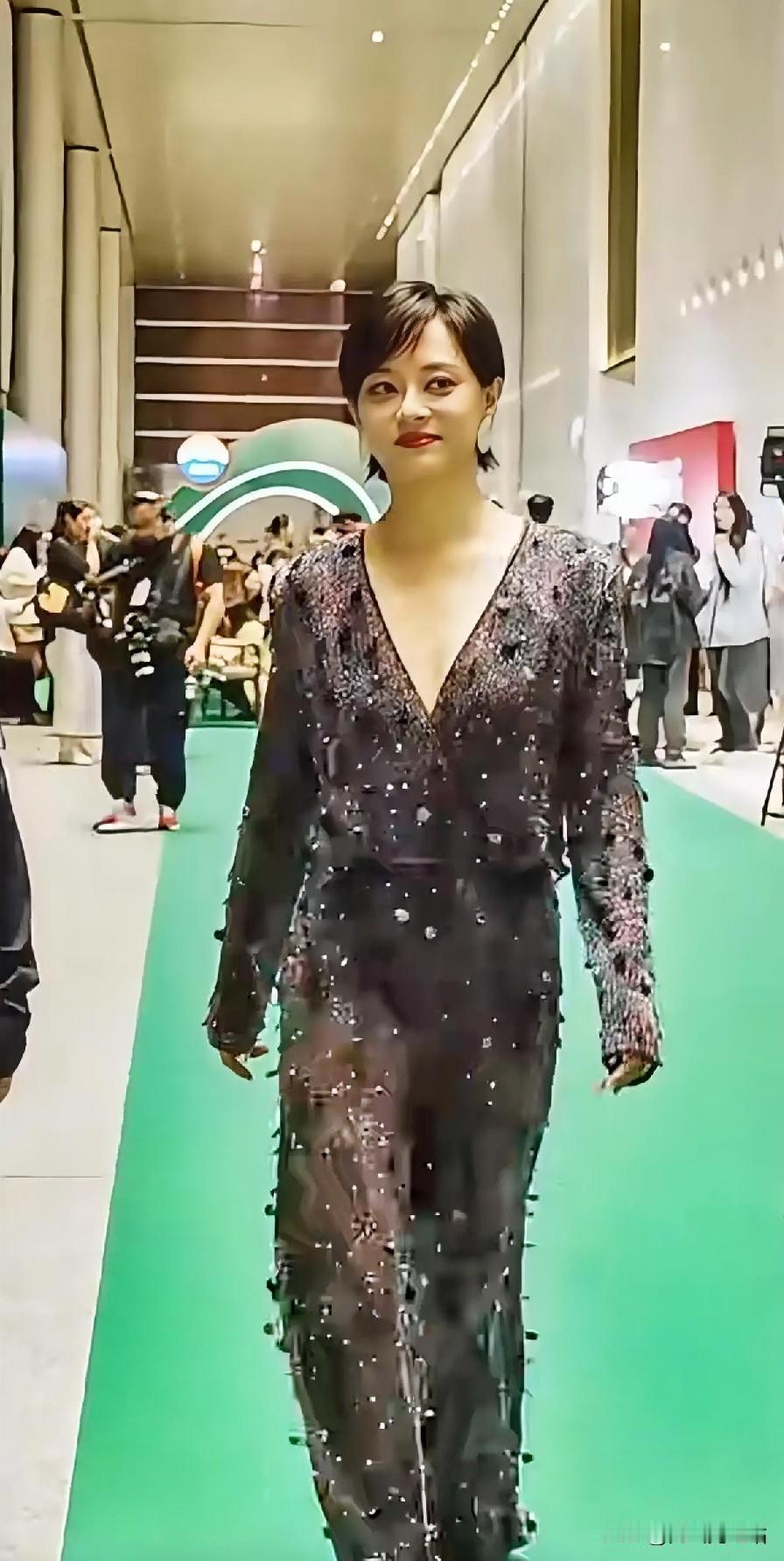 《娘娘真美》惊艳全场，绝美容颜令人心动不已 ！我还是喜欢她当年拍的 ‘玉观音′的