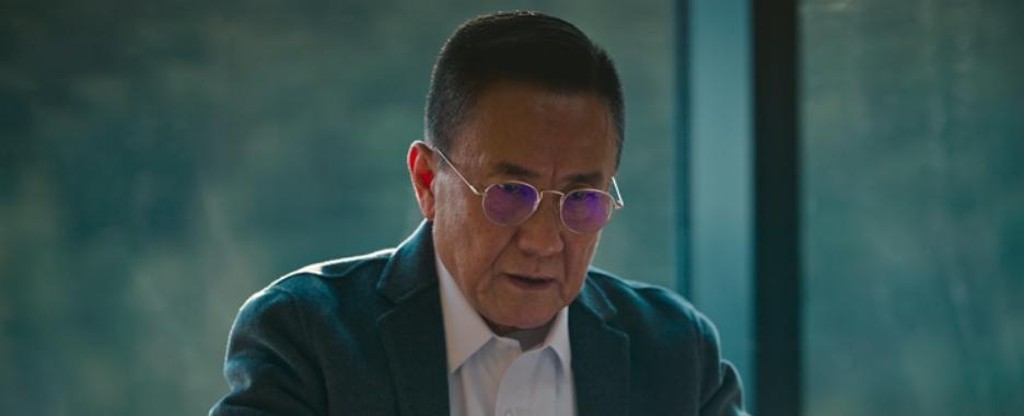在电视剧《罚罪2》中，直到刘天也把神秘代码本交给秦枫，才知道汉洲市长弘沐寿玩的有