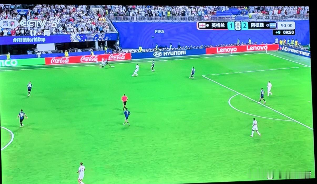 运气与实力还是站在了阿根廷队一边。补时阶段的第二分钟，梅西右路的传中，由宝塔罗头