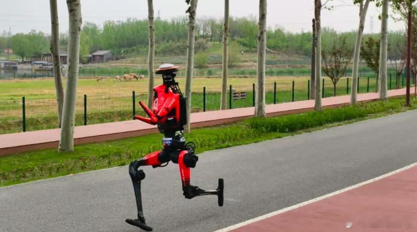 这次的人形机器人半程马拉松，冲出来一匹黑马——荣耀人形机器人，还突破了人类创造的