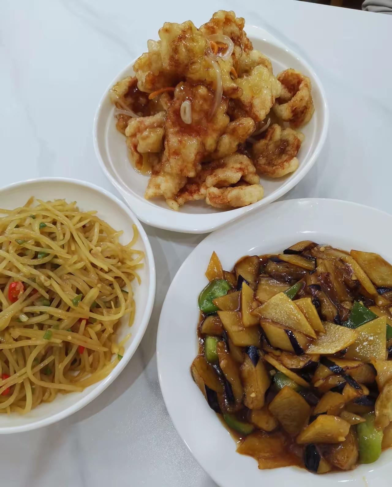 婚姻里最动人的，从不是山珍海味，是等你回家的那碗热饭！
 
刚结婚时我妈就念叨，