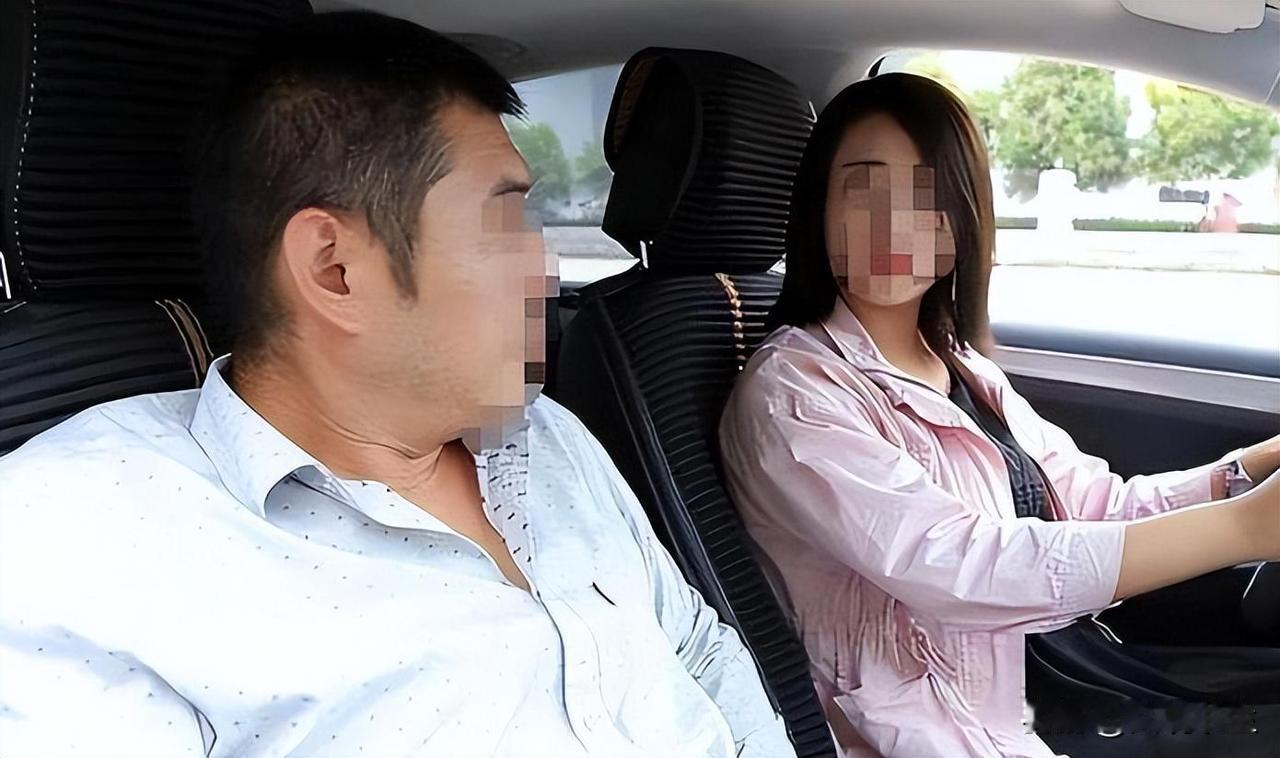 江苏，一驾校男教练在给女学员单独加课时，两人在趁着在学车休息之余，在车上发生了关