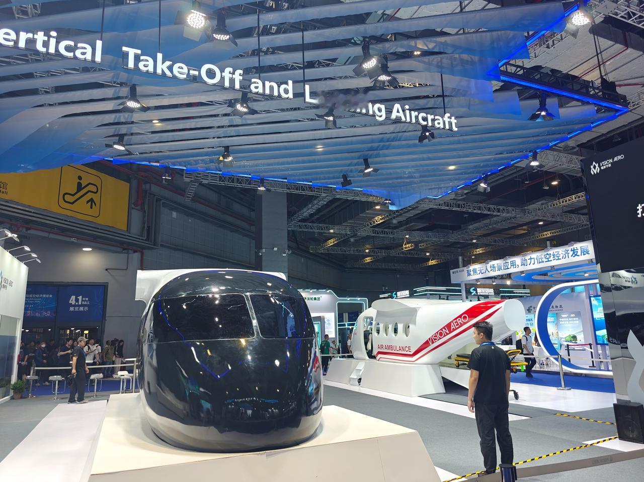 2026国际低空经济博览会上，维新宇航展出为医疗急救与搜索救援场景研发的3吨级7