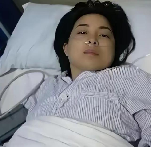 江西赣州，24岁女子病逝，未婚夫垫付30万治疗费，办完丧事准备离开，女方父亲递来