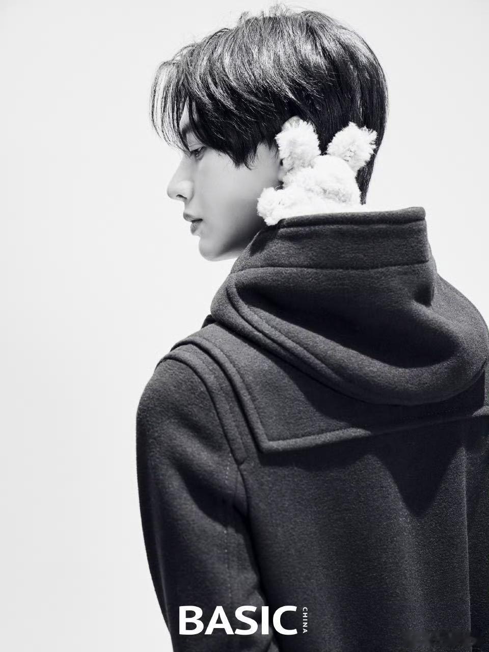 何健麒回应从高铁售票员转行 何健麒说不后悔转行拍短剧 放弃铁饭碗时的犹豫、初入演