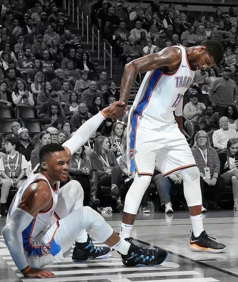 NBA无冠球员中，谁的队友最强？1.威少mvp：杜兰特、哈登、詹姆斯、约基奇一阵