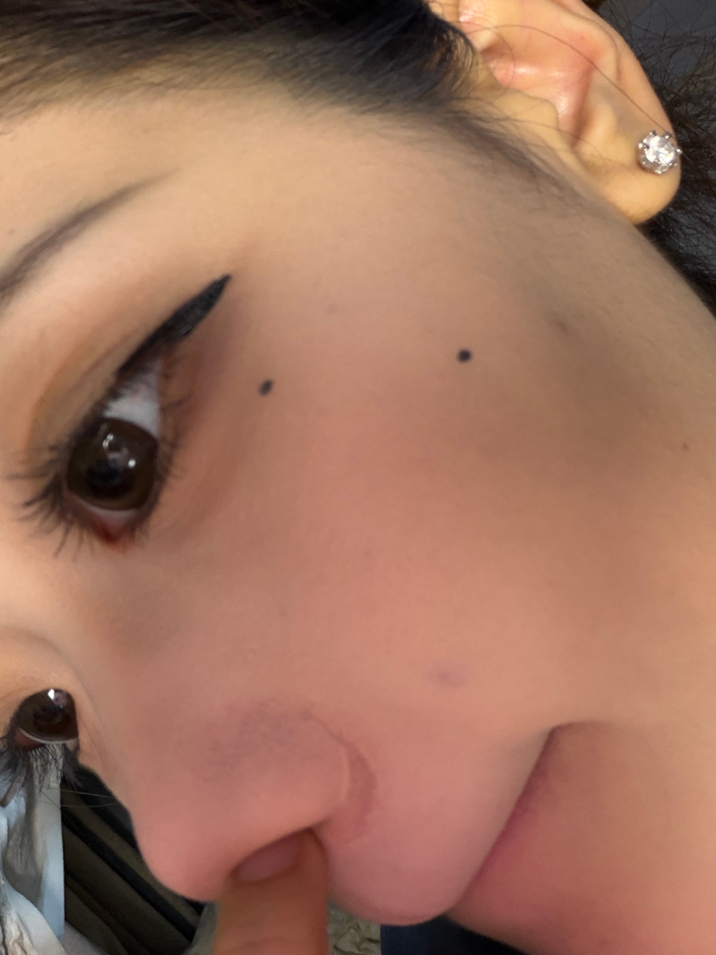mac聚光瓶我不行了八点画完的妆 吃了个饭发现妆脱成这样了还好我买的是小样🌚?