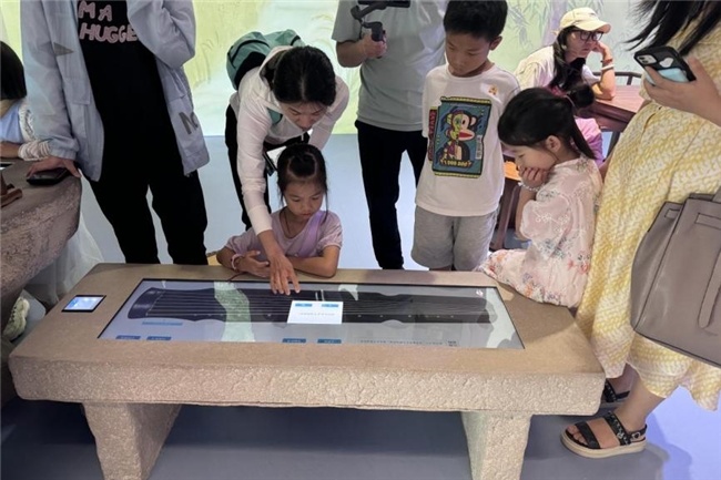 学校图书馆VR体验设备哪家好？探寻文化沉浸式交互重塑课外学习场景随着数字化技术的