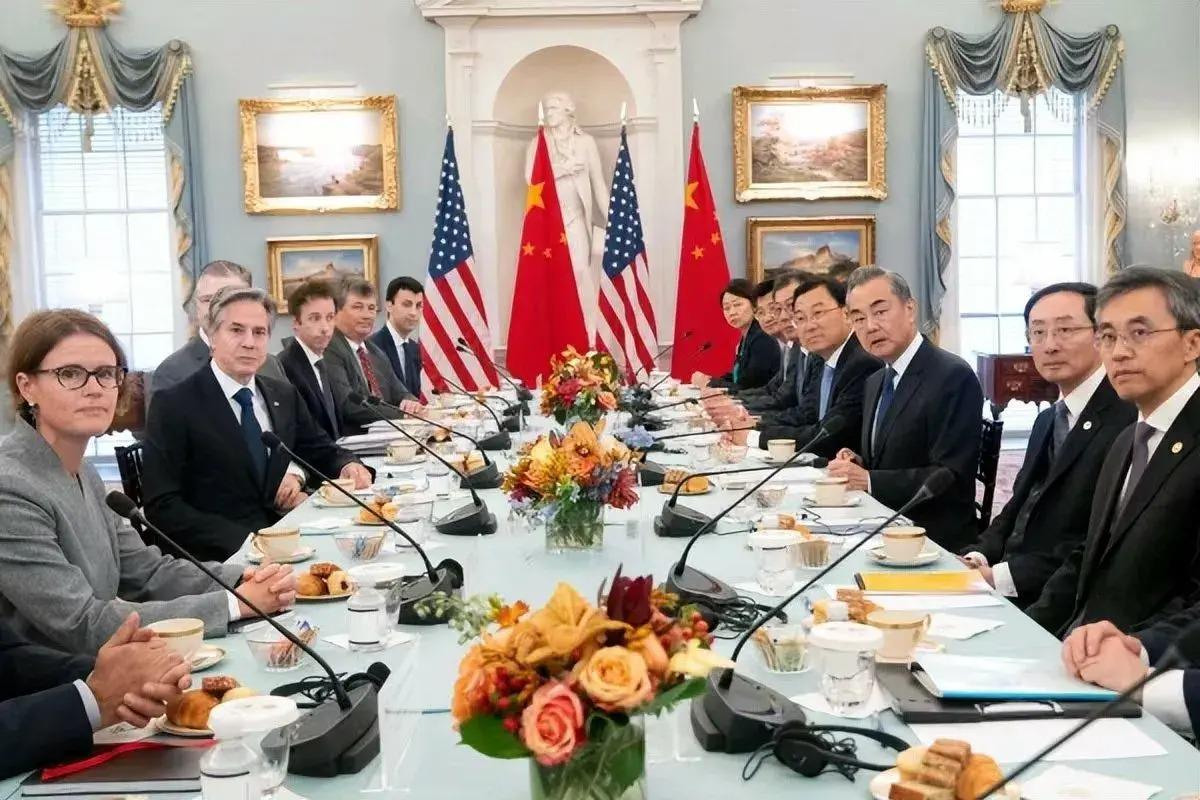 美国最高规格接待王毅，突然转变对台态度，中美关系进展。王毅外长远赴华盛顿访问，所